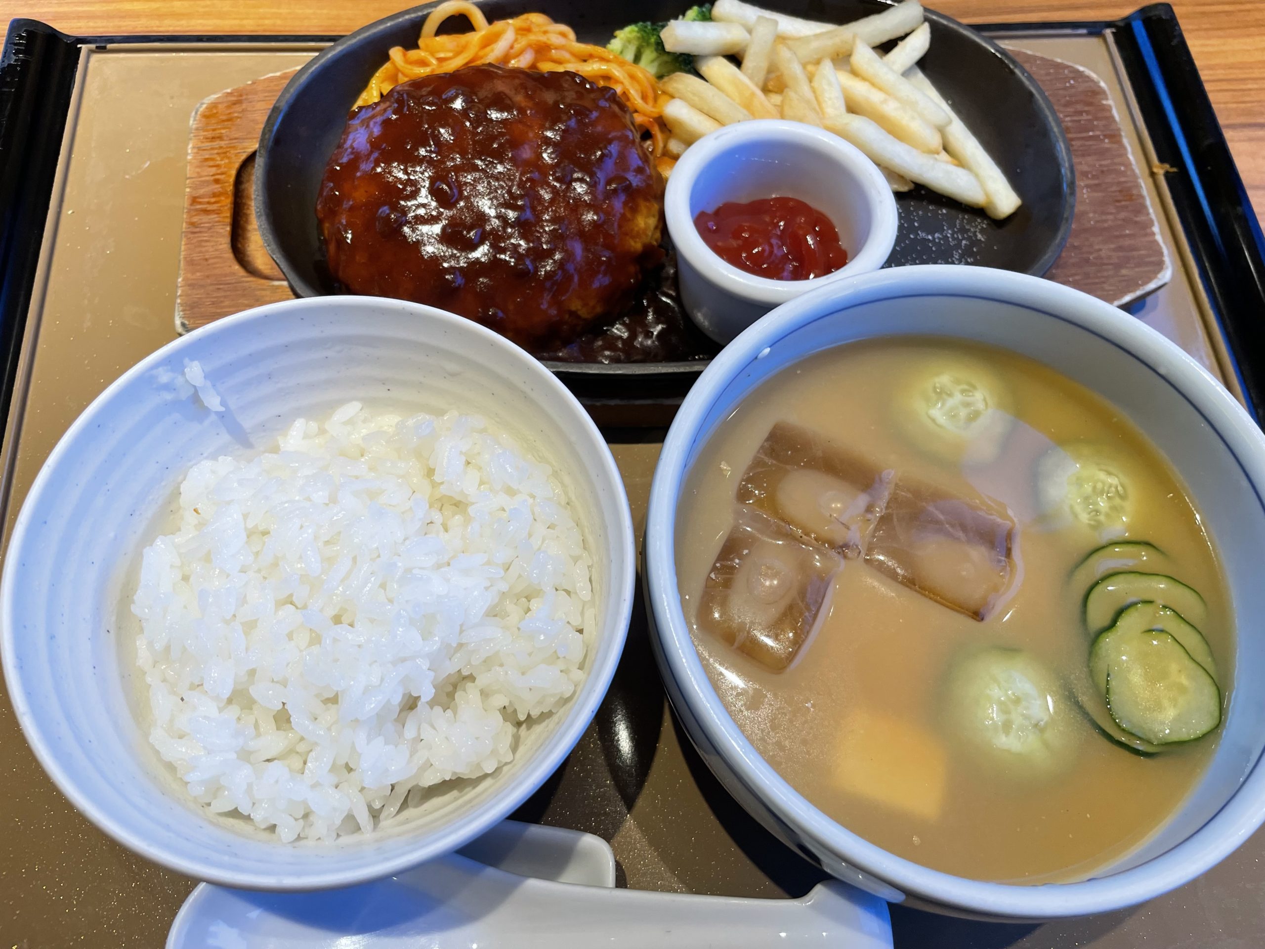 やよい軒のハンバーグ定食＆冷や汁