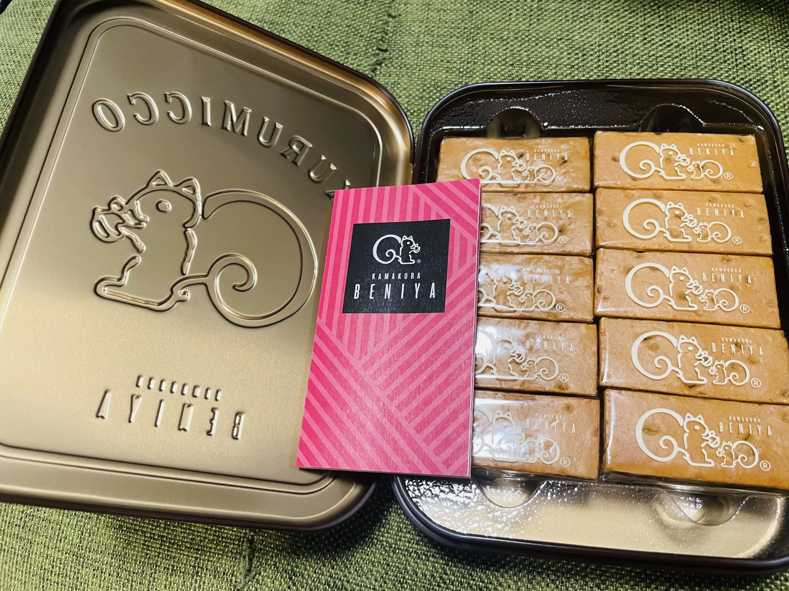 クルミッ子缶の中、ぎっしり